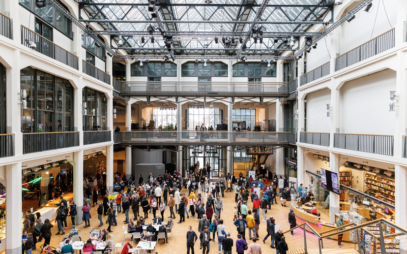 Das Foyer des ZKM beim Tag der offen Tür 2023
