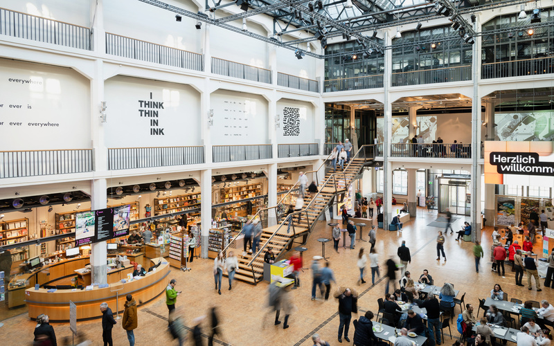 The picture shows the foyer of ZKM, through which several people are moving. 